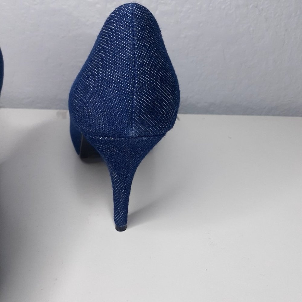New Embroidered heel - Picture 4 of 10